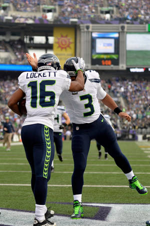 Tyler Lockett Russell Wilson jalkapalloilija Seattle Seahawks — Xiaomi Pad 8 Taustakuvat
