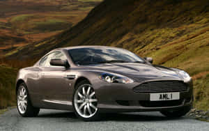 Tyylikäs Aston Martin DB9 avoimella tiellä — Steam Deck OLED Taustakuvat
