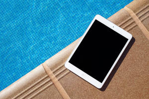 iPad Mini Lähellä Allasta