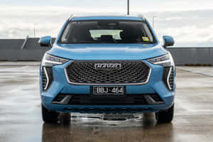Tyylikäs ja moderni Haval-maastoauto ajaa laajassa maisemassa — Surface Laptop Taustakuvat