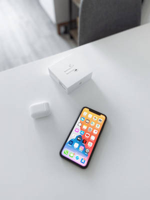 Tyylikäs ja muodikas iPhone 11 toiminnassa — iPhone 14 Taustakuvat
