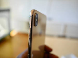 Kultainen iPhone Xs -taustakuva