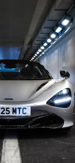 Valkoinen McLaren 720S autotunnelissa puhelimelle — Hienot autot GIF Taustakuvat