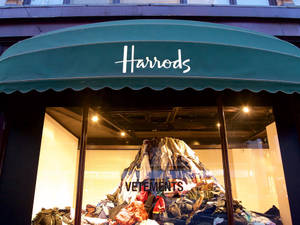 Vetements Harrodsissa taustakuva — 4:3 Taustakuvat