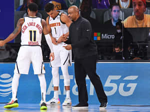 Wes Unseld koripallovalmentaja sivuraiteilla — Koripallo GIF Taustakuvat