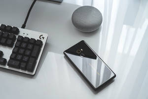 Xiaomi-puhelin pöydällä — Xiaomi Taustakuvat