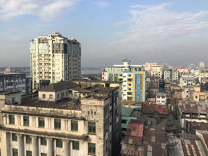 Yangonin kaupungin rakennukset -taustakuva — Hämärä Taustakuvat